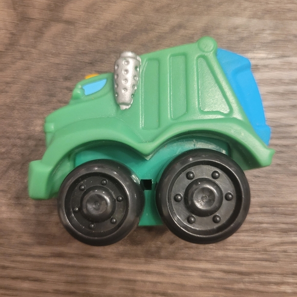 Tonka Chuck & Friends - Rowdy the Green Garbage Truck Toy 2" - Picture 6 of 7